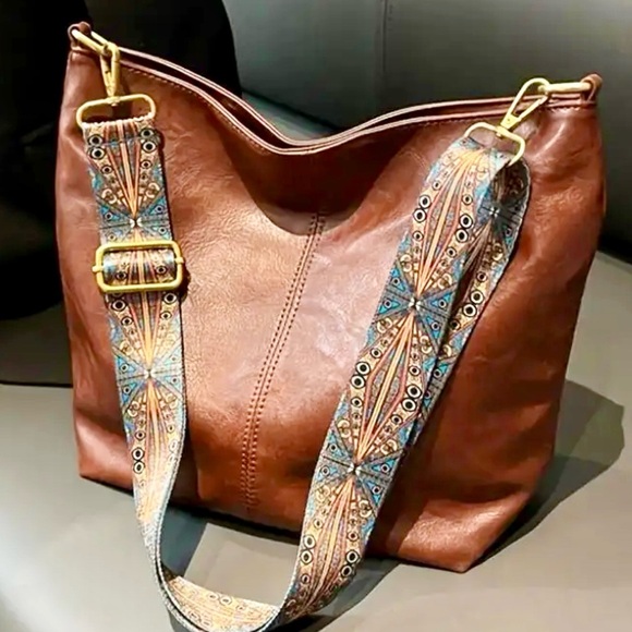 Vintage Boho-Chic Crossbody Shoulder Bag - Picture 4 of 7